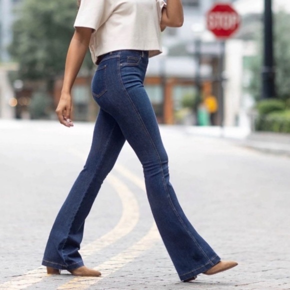 Spanx Flare Jeans, Midnight Shade Small - Picture 1 of 13